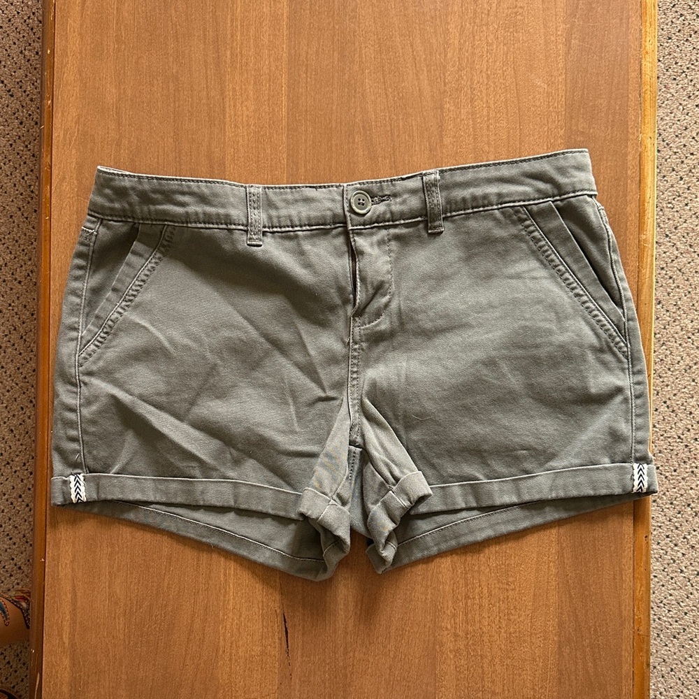 Maurices Khaki Women's Olive Green Cargo Shorts Size 9/10